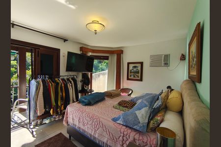 Casa de condomínio para alugar com 440m², 3 quartos e sem vagaSuite com varanda e closet 