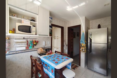 Casa de condomínio para alugar com 440m², 3 quartos e sem vagaCozinha 