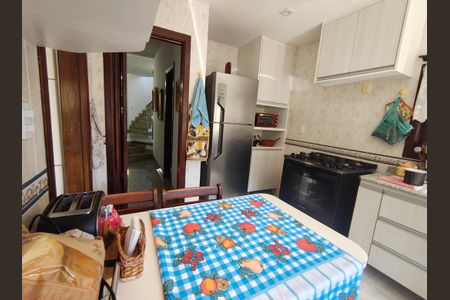 Casa de condomínio para alugar com 440m², 3 quartos e sem vagaCozinha 