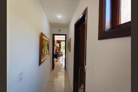 Casa de condomínio para alugar com 440m², 3 quartos e sem vagaCorredor 