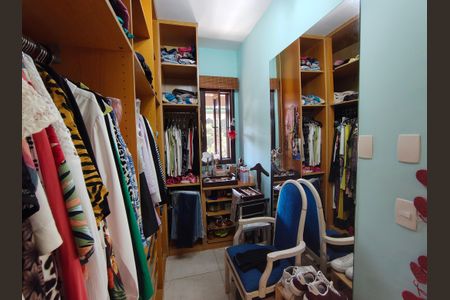 Casa de condomínio para alugar com 440m², 3 quartos e sem vagaCloset da suíte