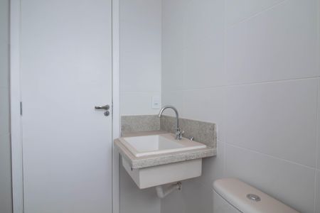 Apartamento à venda com 66m², 2 quartos e 1 vaga Apartamento à venda com 66m², 2 quartos e 1 vagaBanheiro da Suíte
