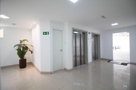 Apartamento à venda com 66m², 2 quartos e 1 vaga Apartamento à venda com 66m², 2 quartos e 1 vagaHall social
