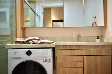 Studio para alugar com 28m², 0 quarto e sem vaga Studio para alugar com 28m², 0 quarto e sem vagaBanheiro Social