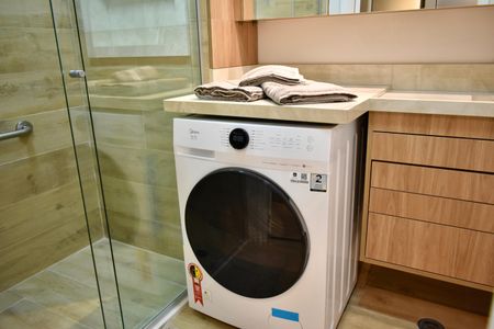 Studio para alugar com 28m², 0 quarto e sem vaga Studio para alugar com 28m², 0 quarto e sem vagaBanheiro Social