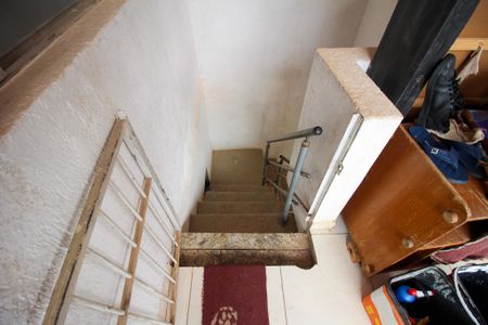 Casa para alugar com 85m², 2 quartos e sem vaga Casa para alugar com 85m², 2 quartos e sem vagaEscada