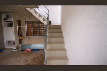 Casa para alugar com 85m², 2 quartos e sem vaga Casa para alugar com 85m², 2 quartos e sem vagaEscada