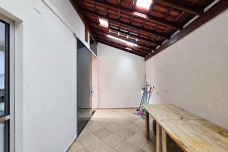 Casa de condomínio para alugar com 150m², 3 quartos e 3 vagas Casa de condomínio para alugar com 150m², 3 quartos e 3 vagasÁrea - Churrasqueira