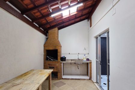 Casa de condomínio para alugar com 150m², 3 quartos e 3 vagas Casa de condomínio para alugar com 150m², 3 quartos e 3 vagasÁrea - Churrasqueira