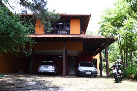 Casa de condomínio para alugar com 500m², 3 quartos e 3 vagas Casa de condomínio para alugar com 500m², 3 quartos e 3 vagasFachada