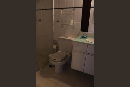 Casa de condomínio para alugar com 500m², 3 quartos e 3 vagas Casa de condomínio para alugar com 500m², 3 quartos e 3 vagasBanheiro da Suíte 3