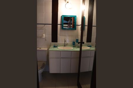 Casa de condomínio para alugar com 500m², 3 quartos e 3 vagas Casa de condomínio para alugar com 500m², 3 quartos e 3 vagasBanheiro da Suíte 3