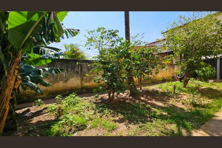 Casa à venda com 250m², 2 quartos e 4 vagas Casa à venda com 250m², 2 quartos e 4 vagasQuintal