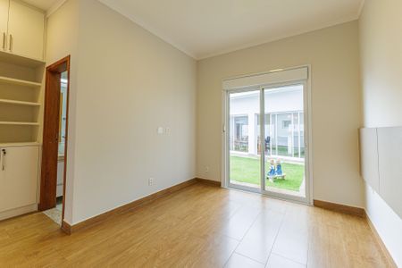 Casa de condomínio para alugar com 260m², 4 quartos e 5 vagasSuíte 1