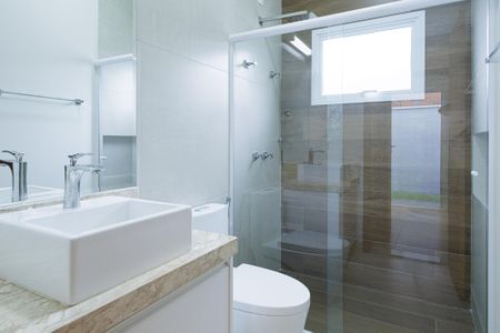 Casa de condomínio para alugar com 260m², 4 quartos e 5 vagasBanheiro da Suíte 3