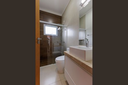 Casa de condomínio para alugar com 260m², 4 quartos e 5 vagasBanheiro da Suíte 4