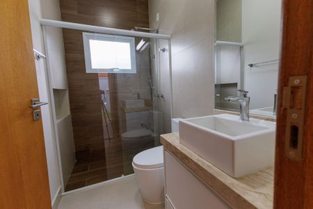 Casa de condomínio para alugar com 260m², 4 quartos e 5 vagasBanheiro da Suíte 4