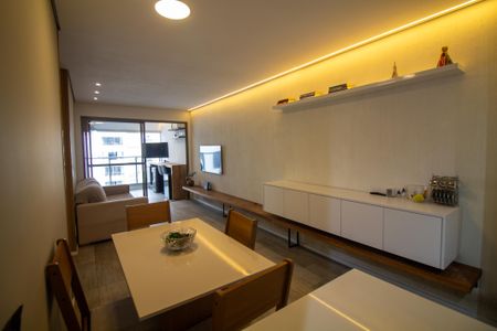 Apartamento à venda com 69m², 2 quartos e 1 vaga Apartamento à venda com 69m², 2 quartos e 1 vagaSala de Jantar