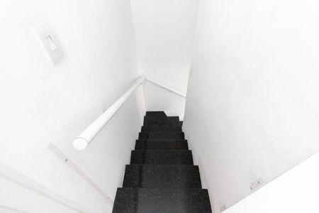 Casa de condomínio para alugar com 63m², 2 quartos e 1 vaga Casa de condomínio para alugar com 63m², 2 quartos e 1 vagaEscada
