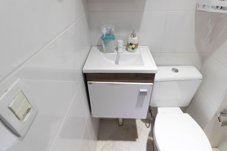 Casa de condomínio para alugar com 63m², 2 quartos e 1 vaga Casa de condomínio para alugar com 63m², 2 quartos e 1 vagaBanheiro Social