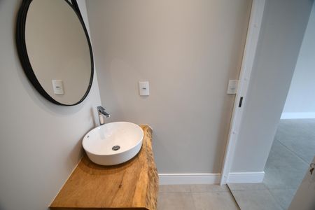 Casa de condomínio à venda com 340m², 4 quartos e 4 vagasLavabo