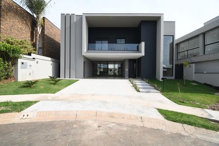 Casa de condomínio à venda com 340m², 4 quartos e 4 vagasFachada
