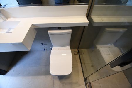 Casa de condomínio à venda com 340m², 4 quartos e 4 vagasBanheiro de serviço