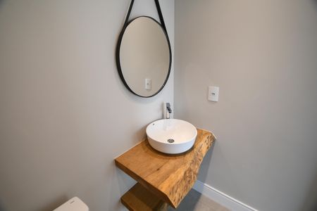 Casa de condomínio à venda com 340m², 4 quartos e 4 vagasLavabo