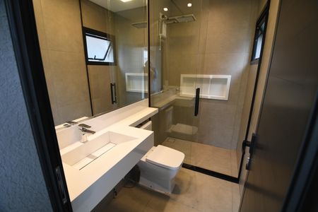 Casa de condomínio à venda com 340m², 4 quartos e 4 vagasBanheiro de serviço