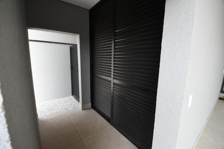 Casa de condomínio à venda com 340m², 4 quartos e 4 vagasArmário de Garagem