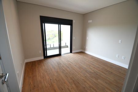 Quarto 1 - Suíte de casa de condomínio à venda com 4 quartos, 340m² em Residencial Parque dos Alecrins, Campinas