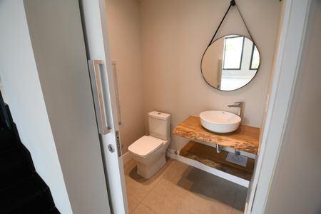 Casa de condomínio à venda com 340m², 4 quartos e 4 vagasLavabo