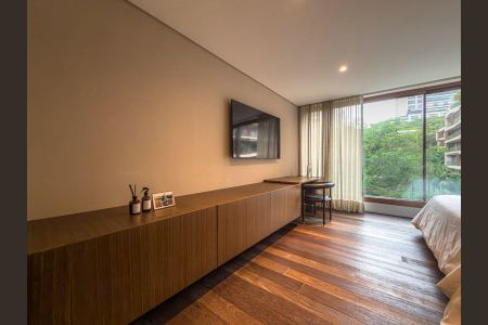 Apartamento à venda com 236m², 2 quartos e 4 vagas