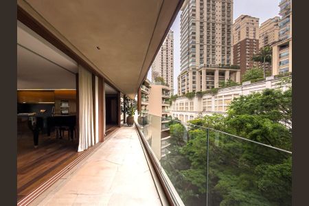 Apartamento à venda com 236m², 2 quartos e 4 vagas