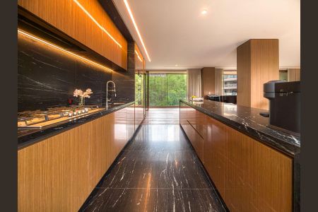 Apartamento à venda com 236m², 2 quartos e 4 vagas