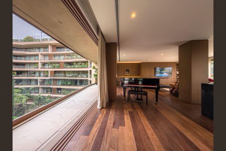 Apartamento à venda com 236m², 2 quartos e 4 vagas
