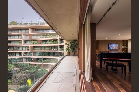 Apartamento à venda com 236m², 2 quartos e 4 vagas