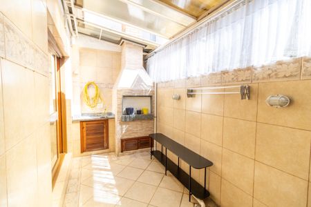 Casa de condomínio à venda com 256m², 4 quartos e 3 vagas Casa de condomínio à venda com 256m², 4 quartos e 3 vagasQuintal