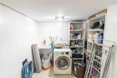 Casa de condomínio à venda com 256m², 4 quartos e 3 vagas Casa de condomínio à venda com 256m², 4 quartos e 3 vagasÁrea de Serviço