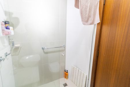 Casa de condomínio à venda com 256m², 4 quartos e 3 vagas Casa de condomínio à venda com 256m², 4 quartos e 3 vagasBanheiro