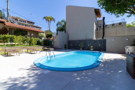 Casa de condomínio à venda com 256m², 4 quartos e 3 vagas Casa de condomínio à venda com 256m², 4 quartos e 3 vagasÁrea comum - Piscina