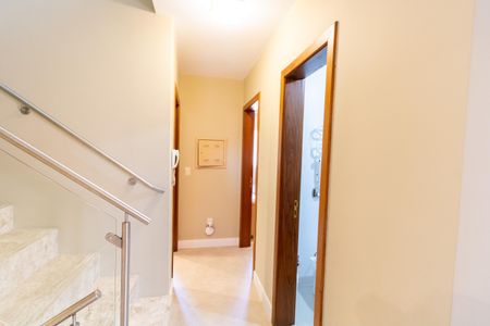 Casa de condomínio à venda com 256m², 4 quartos e 3 vagas Casa de condomínio à venda com 256m², 4 quartos e 3 vagasCorredor