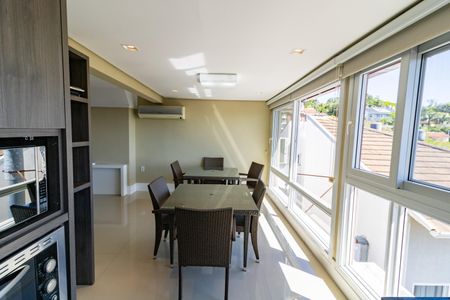 Casa de condomínio à venda com 256m², 4 quartos e 3 vagas Casa de condomínio à venda com 256m², 4 quartos e 3 vagasChurrasqueira