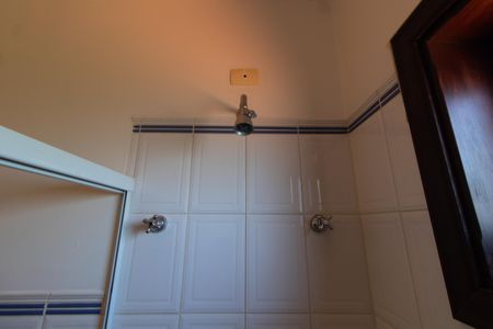 Casa de condomínio à venda com 230m², 4 quartos e 4 vagas Casa de condomínio à venda com 230m², 4 quartos e 4 vagasBanheiro da Suíte 2