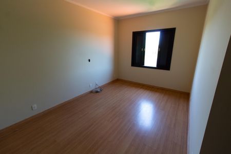 Casa de condomínio à venda com 230m², 4 quartos e 4 vagas Casa de condomínio à venda com 230m², 4 quartos e 4 vagasSuíte 1