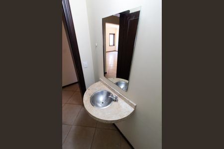 Casa de condomínio à venda com 230m², 4 quartos e 4 vagas Casa de condomínio à venda com 230m², 4 quartos e 4 vagasLavabo