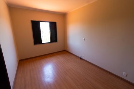 Casa de condomínio à venda com 230m², 4 quartos e 4 vagas Casa de condomínio à venda com 230m², 4 quartos e 4 vagasSuíte 2