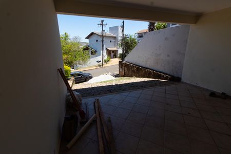 Casa de condomínio à venda com 230m², 4 quartos e 4 vagas Casa de condomínio à venda com 230m², 4 quartos e 4 vagasÁrea Externa