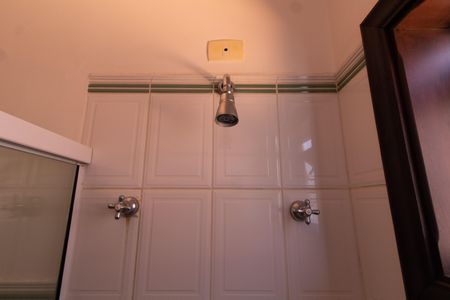 Casa de condomínio à venda com 230m², 4 quartos e 4 vagas Casa de condomínio à venda com 230m², 4 quartos e 4 vagasBanheiro da Suíte 1