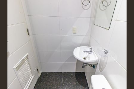 Apartamento para alugar com 246m², 4 quartos e 5 vagasBanheiro de Serviço